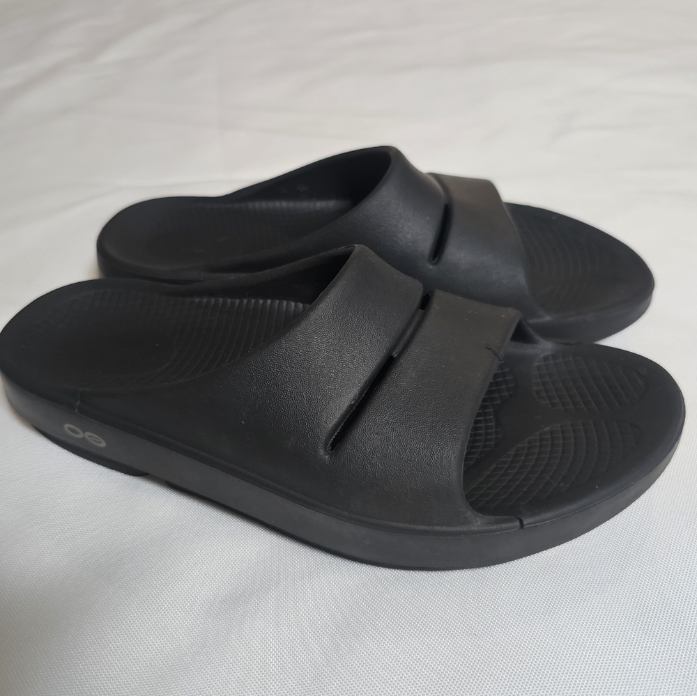OOFOS Black Slide Sandals